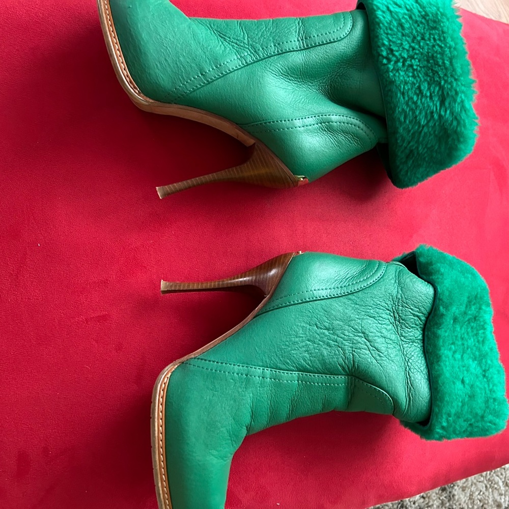 Selling in good to excellent condition a pair of Italian shearling boots